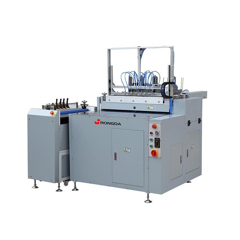 Semi-automatische machine voor het maken van albumhoezen